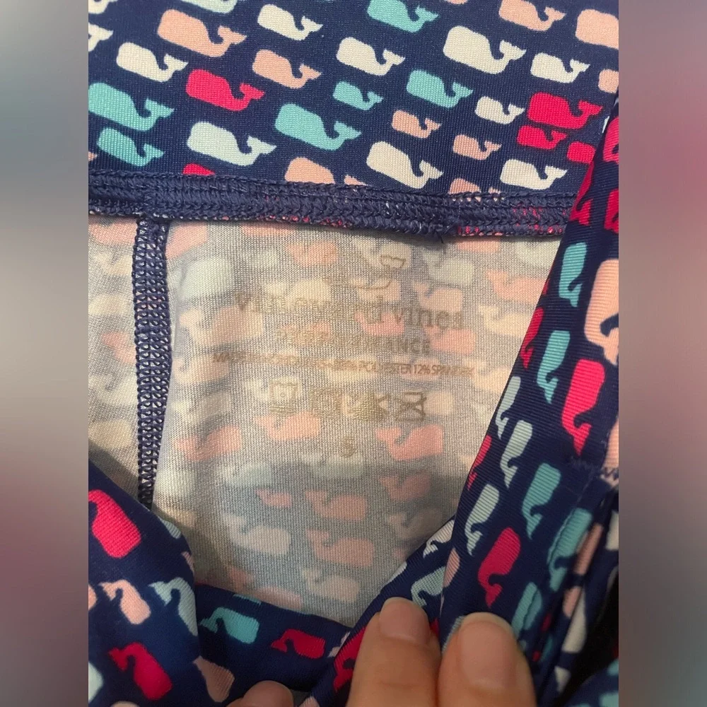 Vineyard Vines School Of Whales Performance Crop Leggings. - Picture 4 of 4